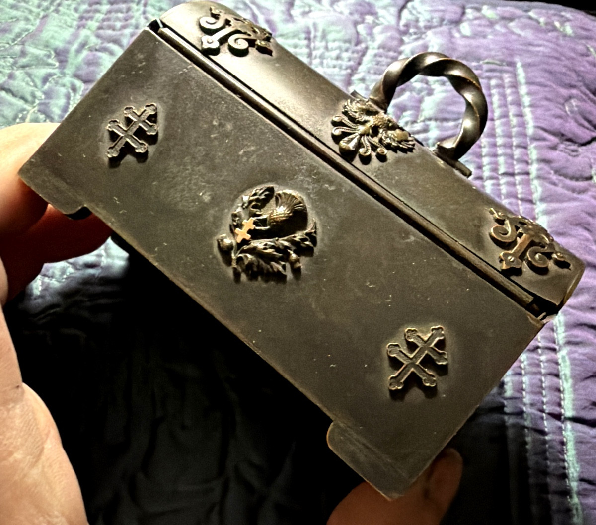 Elégant fin coffret a bijoux en bronze ciselé patiné aux armes et symboles du Duché de Lorraine-photo-8