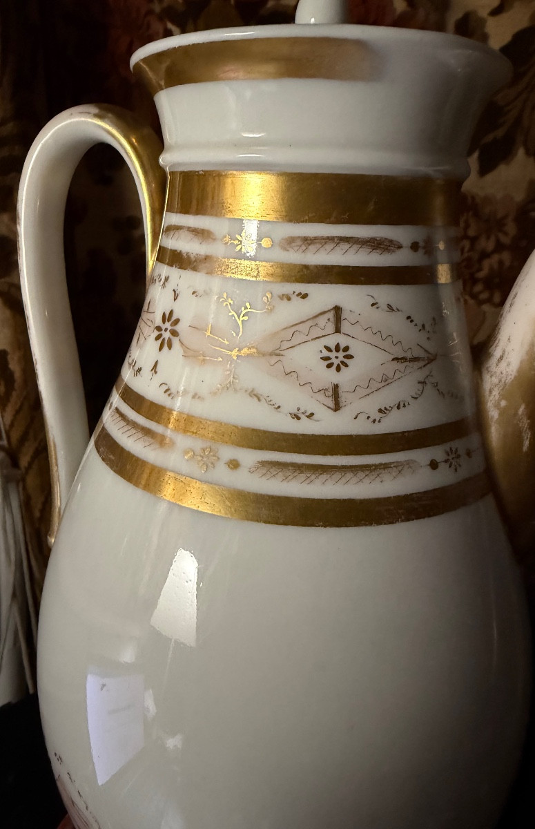 Large Consulat-period Paris Porcelain Coffeepot With Gilded Motifs On White Cover-photo-2