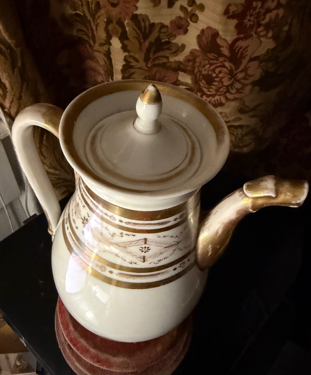 Large Consulat-period Paris Porcelain Coffeepot With Gilded Motifs On White Cover-photo-2