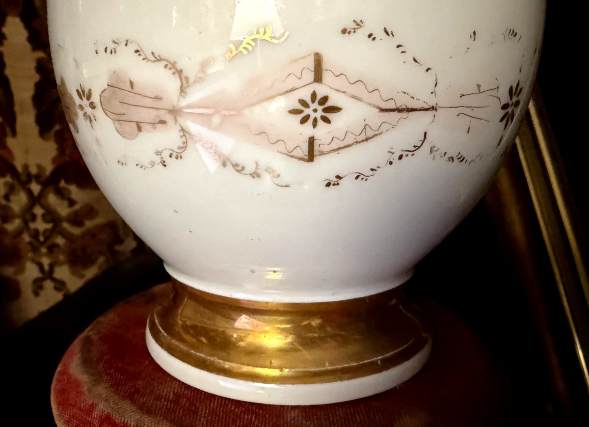 Large Consulat-period Paris Porcelain Coffeepot With Gilded Motifs On White Cover-photo-5