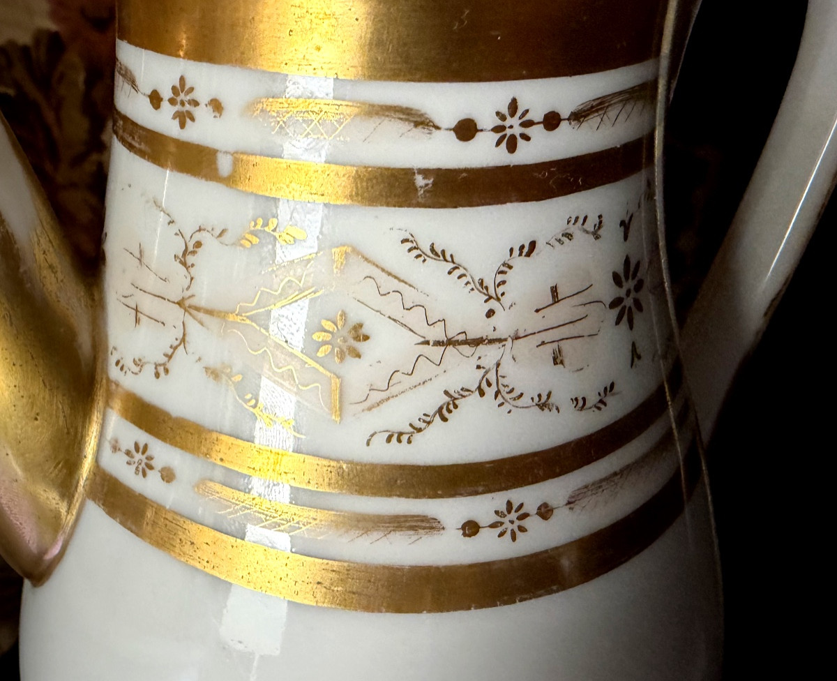 Large Consulat-period Paris Porcelain Coffeepot With Gilded Motifs On White Cover-photo-6