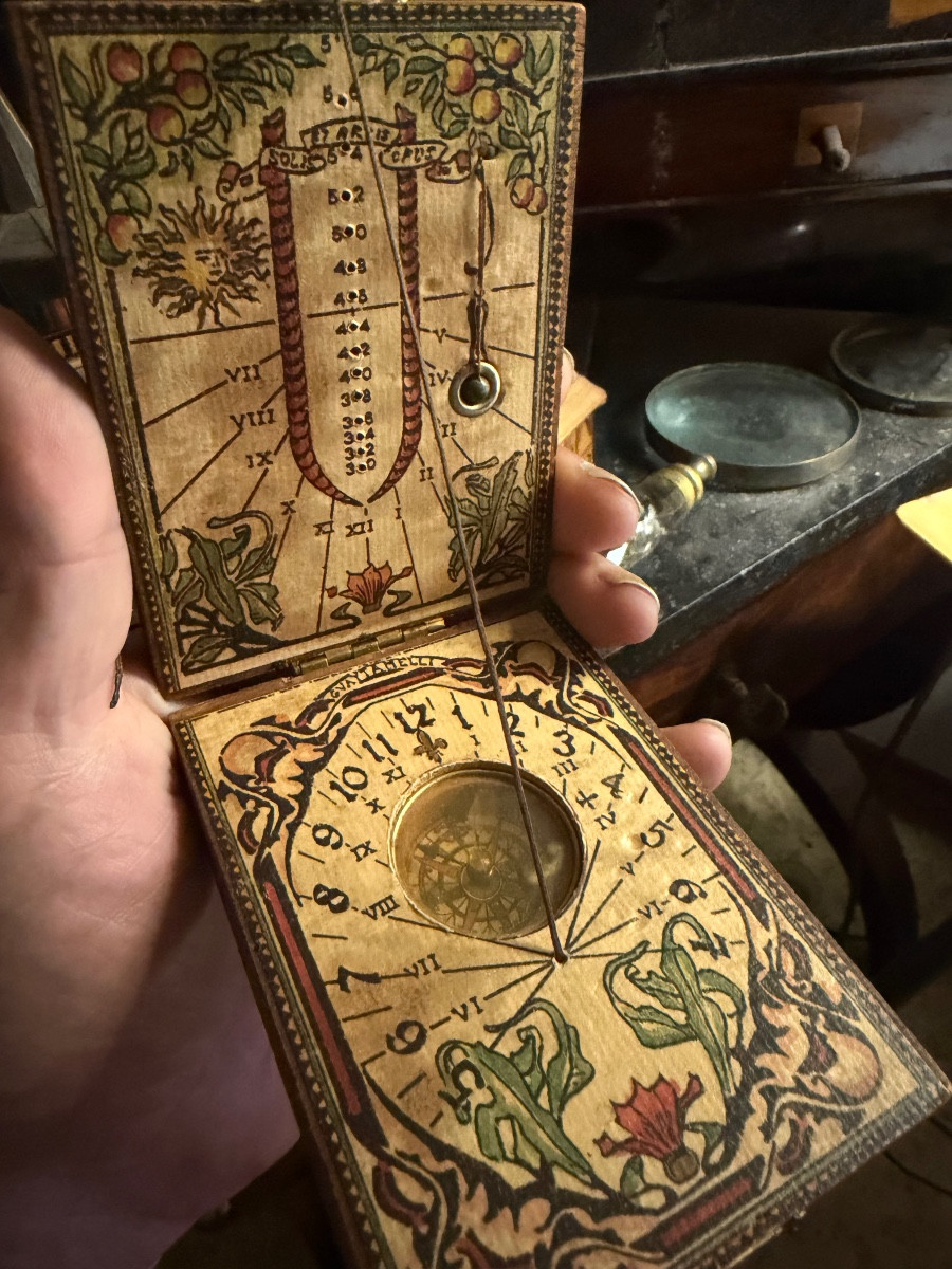 Compass Case With Sundial And Verticality Weight Decorated With Colorful Paper Motifs-photo-3