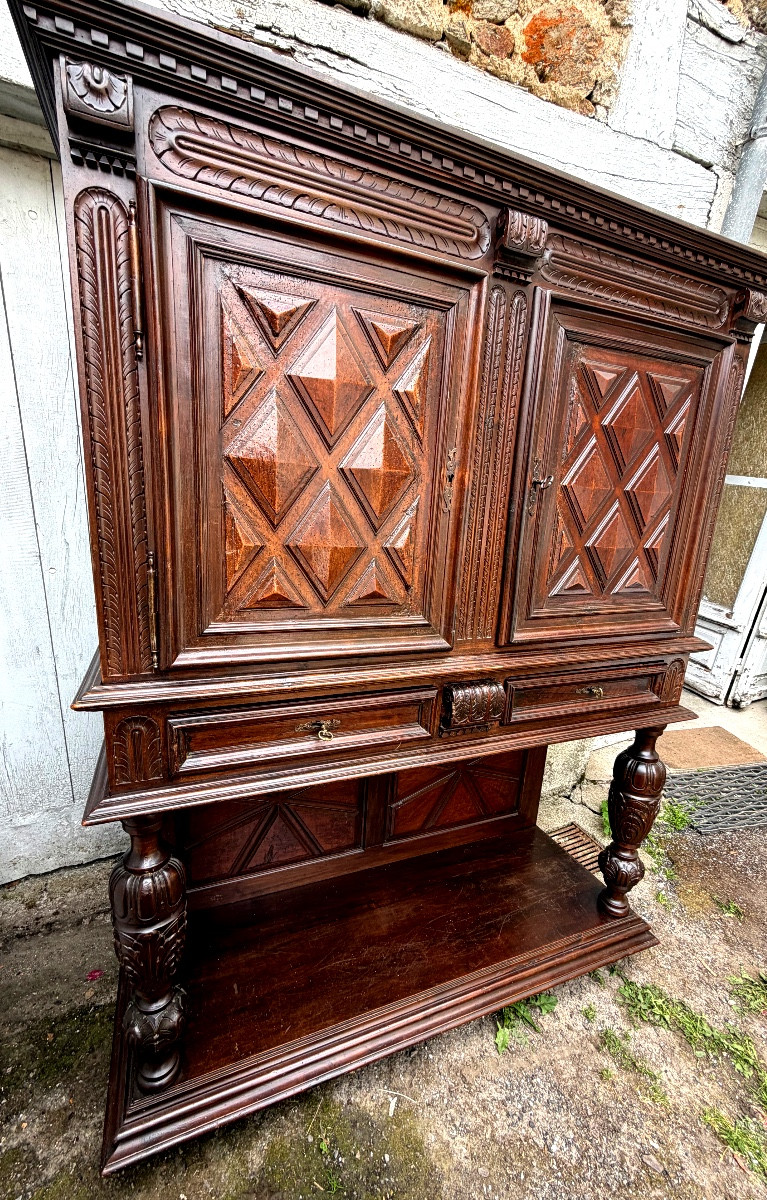 Grande Crédence Cabinet double portes trois tiroirs en ceinture noyer pointe de diamants, 17ème-photo-2
