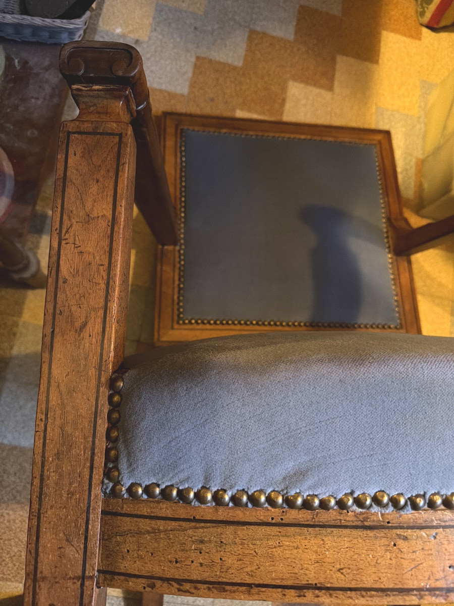 Elégant fauteuil style Directoire en merisier accotoirs droits en merisier et filets d'amarante-photo-6