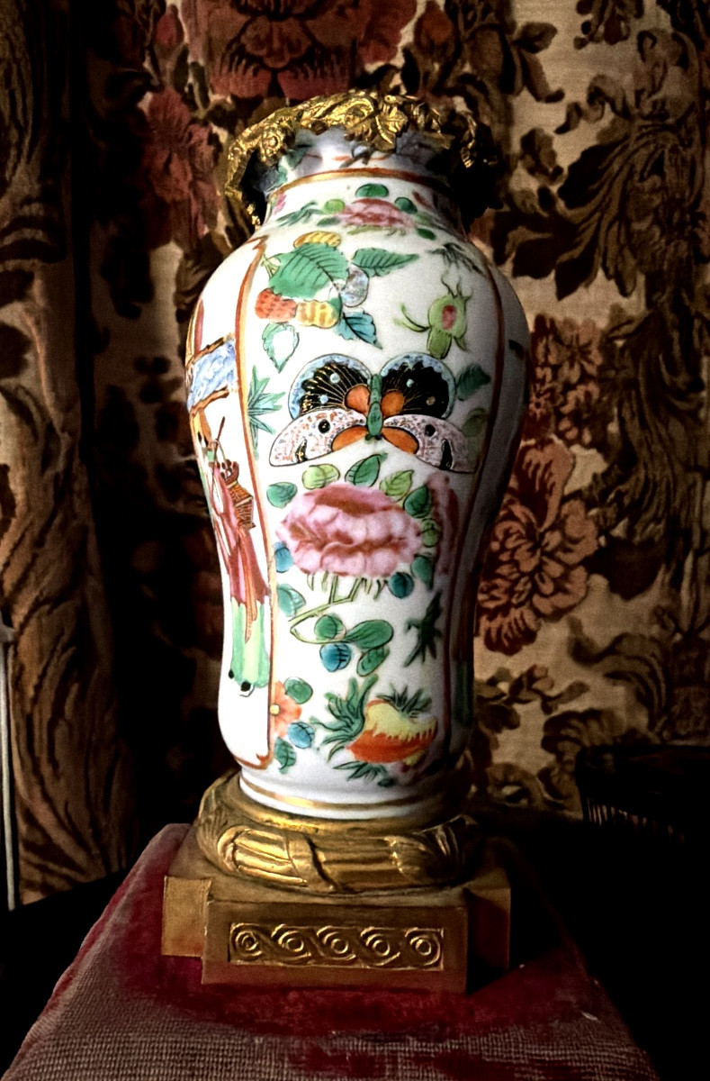 Charmant vase Chinois Canton décoré  Famille Verte décoré et monture Bronze doré Napoléon III