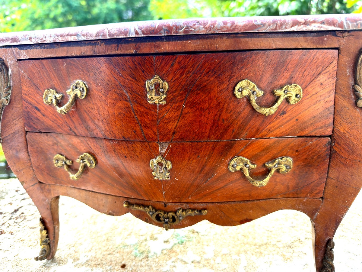 Charmante Commode "petite maitrise"sauteuse marquetée XIXème, style Louis XV, marbre & bronzes-photo-3