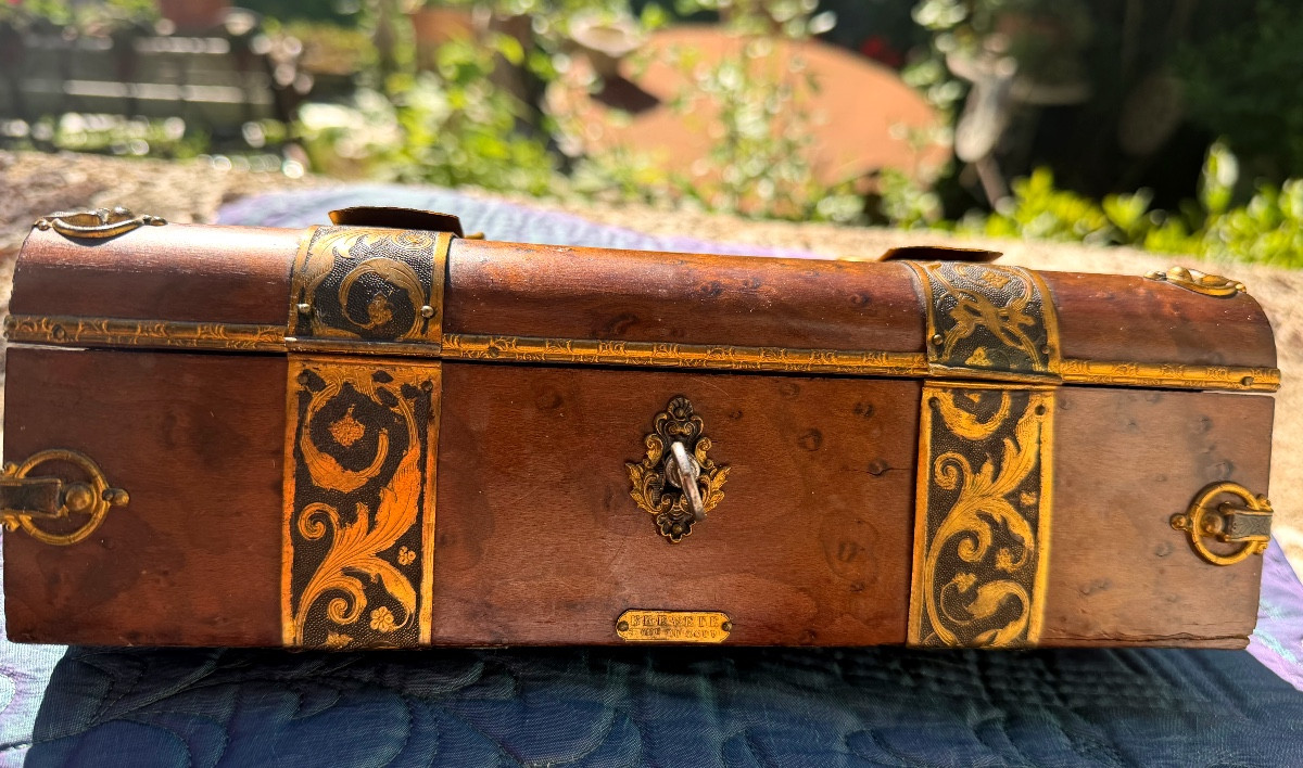 Beau coffret à bijoux a système de galerie telescopique orné de laiton découpé doré ciselé XIXè-photo-1