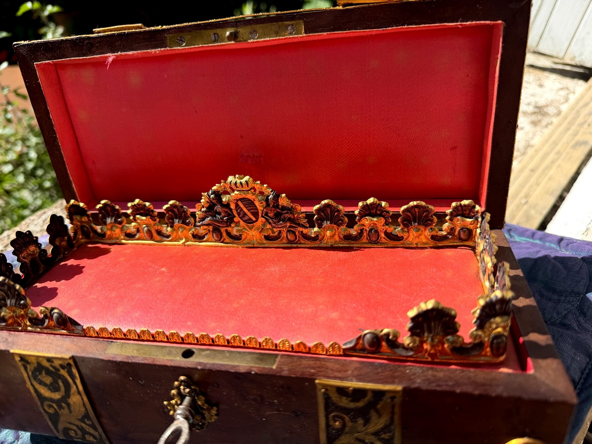 Beau coffret à bijoux a système de galerie telescopique orné de laiton découpé doré ciselé XIXè-photo-3