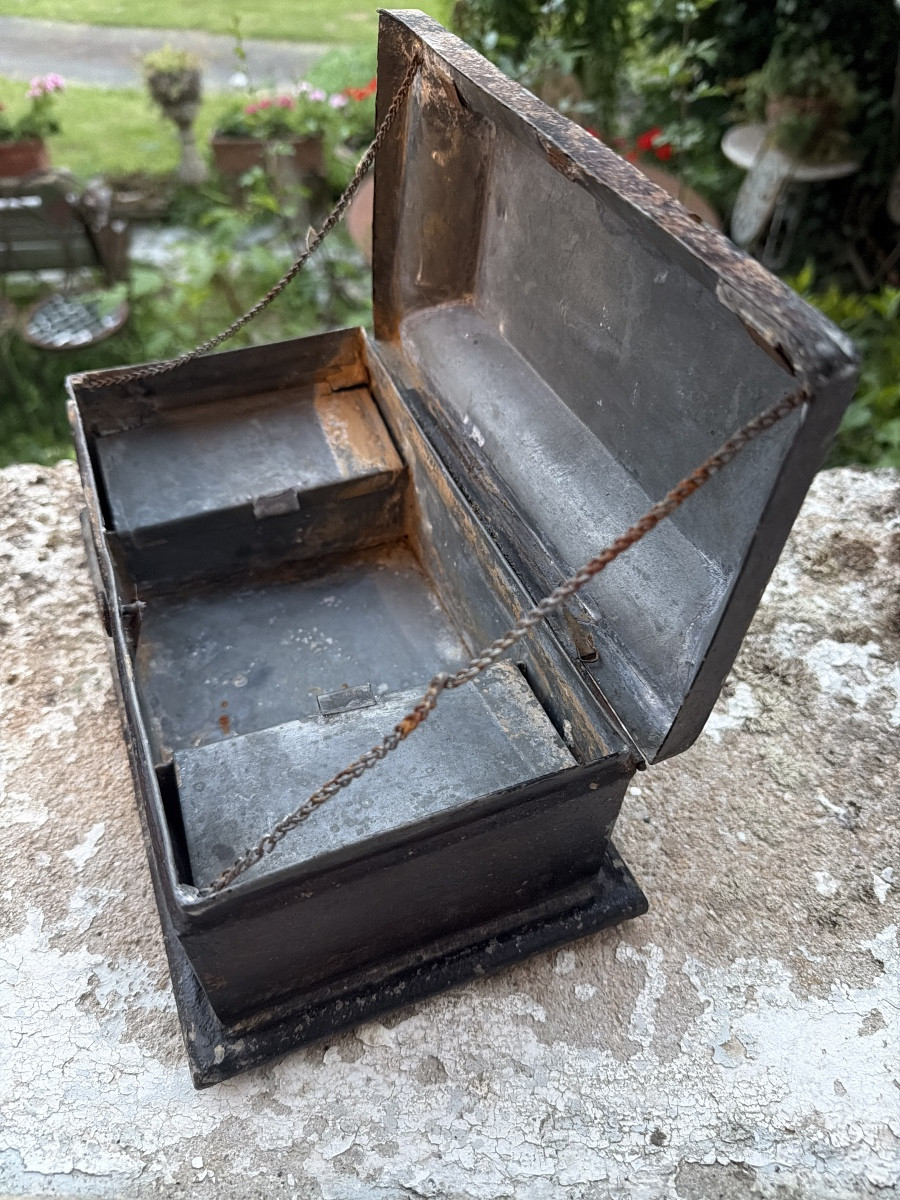 Curious Zinc Box With Compartmentalized Curved-edge Lid: Louis XVI, Patina Of Time-photo-3