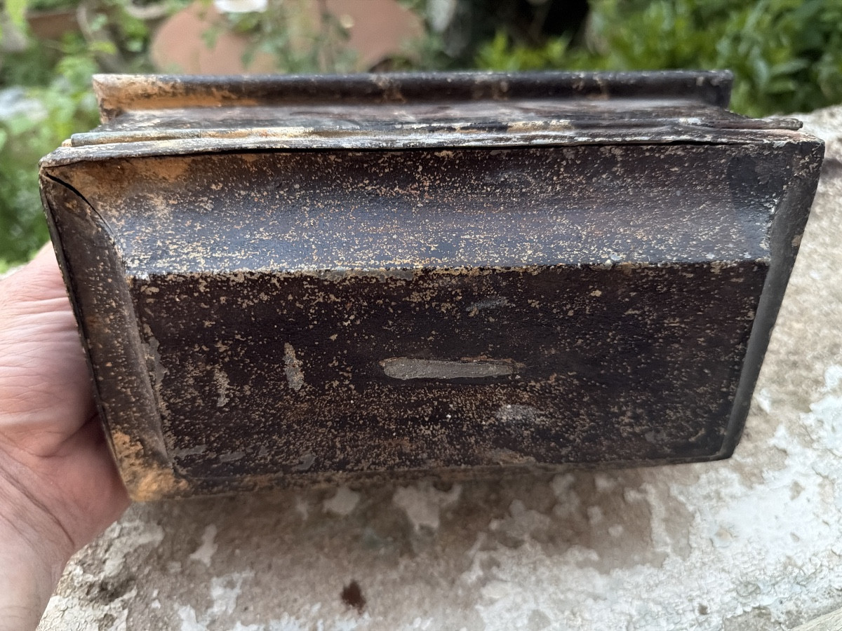 Curious Zinc Box With Compartmentalized Curved-edge Lid: Louis XVI, Patina Of Time-photo-5