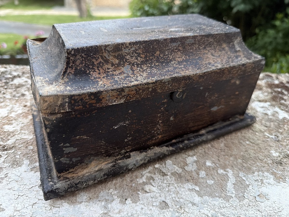 Curious Zinc Box With Compartmentalized Curved-edge Lid: Louis XVI, Patina Of Time-photo-6