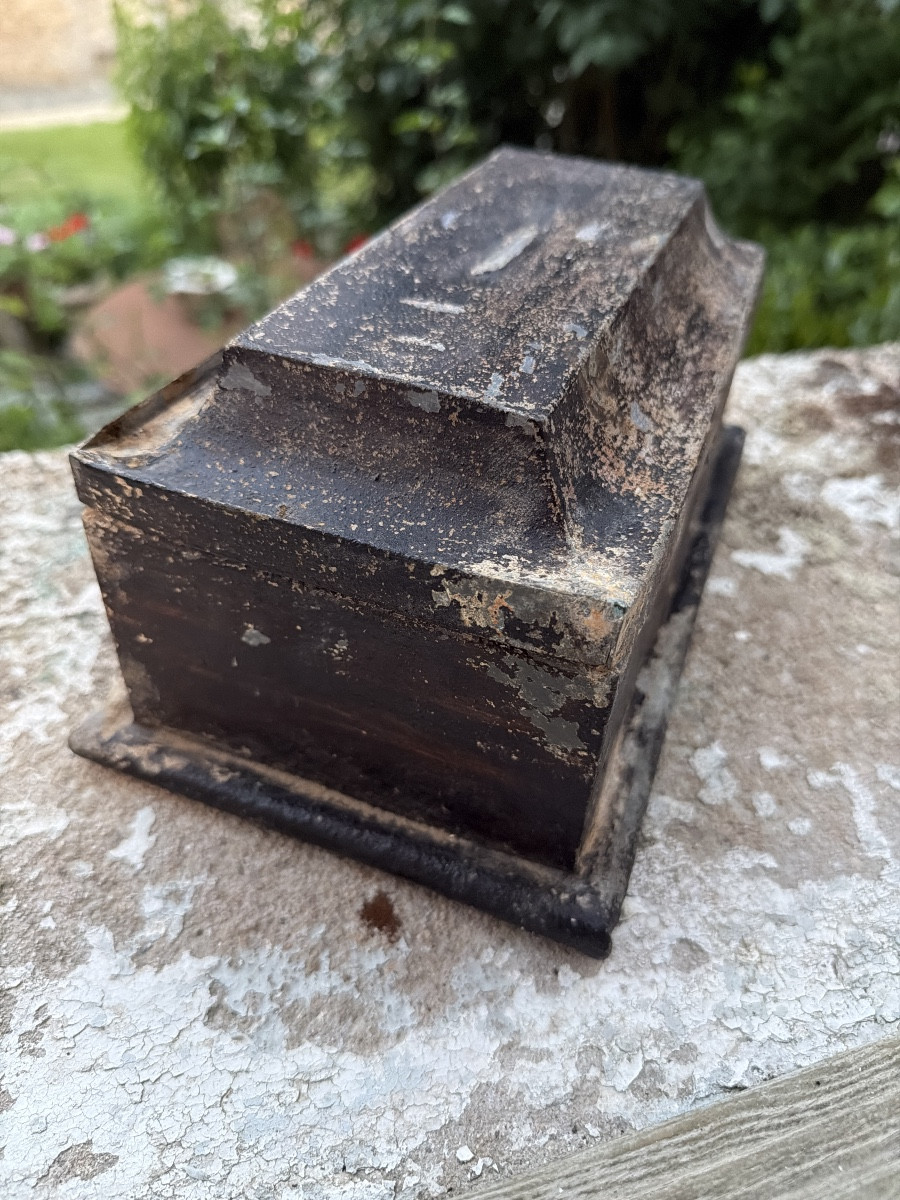 Curious Zinc Box With Compartmentalized Curved-edge Lid: Louis XVI, Patina Of Time-photo-7