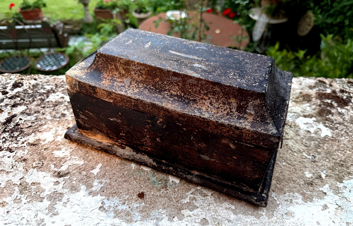Curious Zinc Box With Compartmentalized Curved-edge Lid: Louis XVI, Patina Of Time