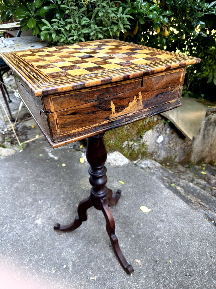 Guéridon en marquerie de Sorente (Italie) du tout début XIXème formant boite à jeux d'échecs-photo-3