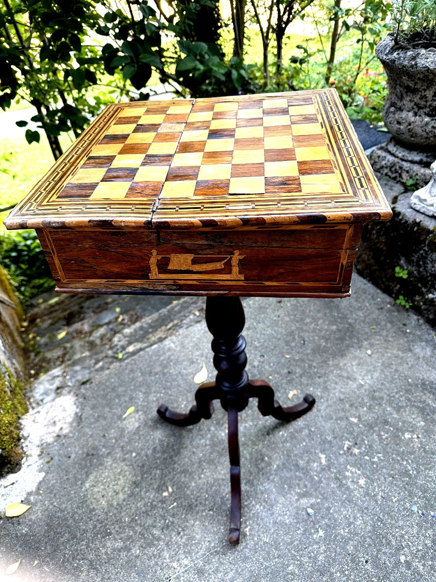Guéridon en marquerie de Sorente (Italie) du tout début XIXème formant boite à jeux d'échecs-photo-4