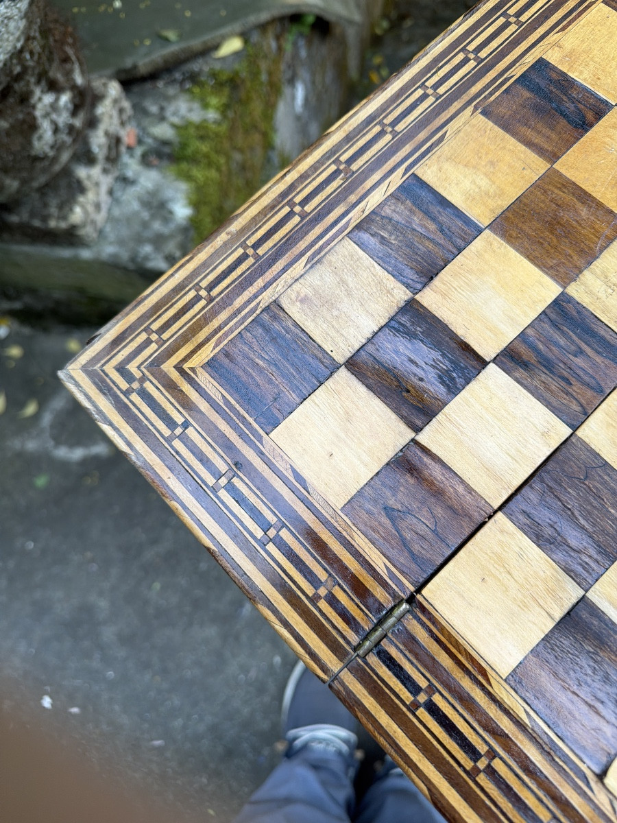 Guéridon en marquerie de Sorente (Italie) du tout début XIXème formant boite à jeux d'échecs-photo-1