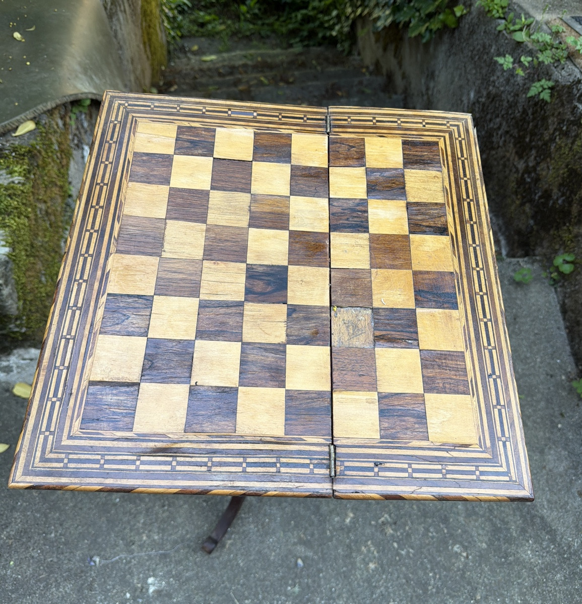 Guéridon en marquerie de Sorente (Italie) du tout début XIXème formant boite à jeux d'échecs-photo-7