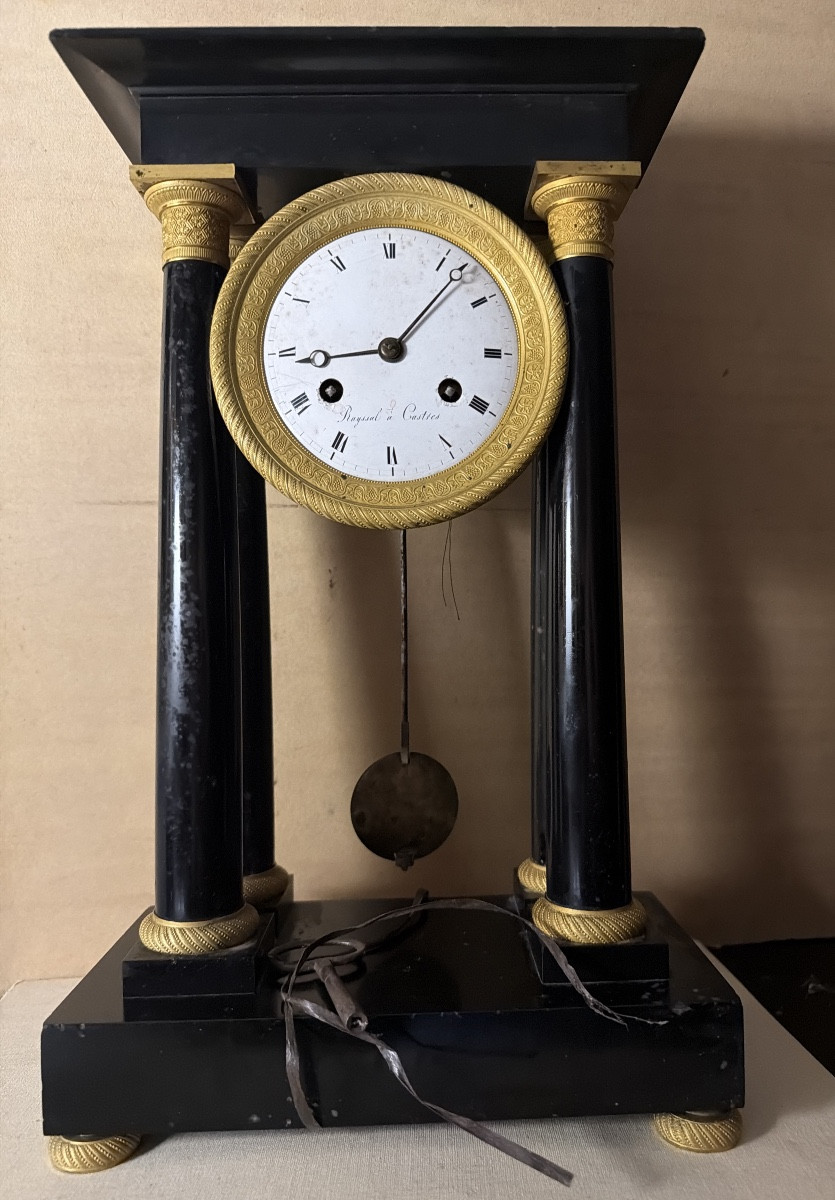 Sobre Pendule Portique marbre de Carrare noir d'époque Premier Empire colonnes & cadran émaillé-photo-4