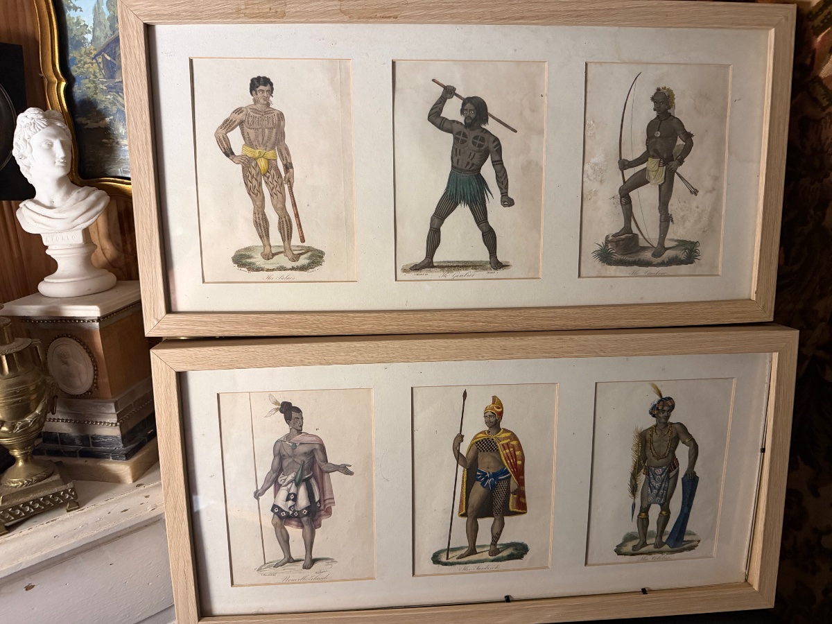 Paire d'encadrements de trois fines représentations  Guerriers Indigènes gravures réhaussés XIX