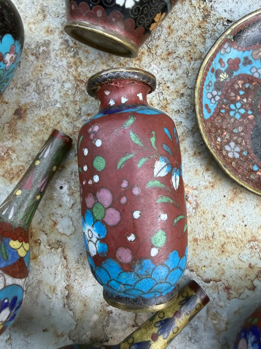  Collection de sept bronzes cloisonnés miniature Chinois du XIXème : vases , coupe et potiche -photo-1