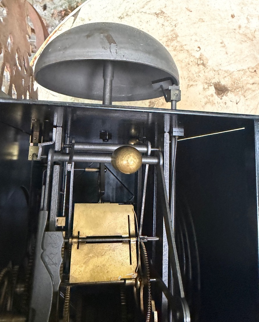 Mécanisme de comtoise au mouvement a double sonnerie cloche et gong du début XXème cadran émail-photo-3