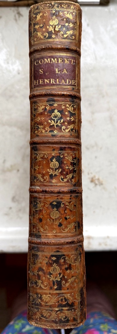 Bel exemplaire In 4. des "Commentaires sur la Henriade" de Voltaire  par Feu Mr de la Beaumelle