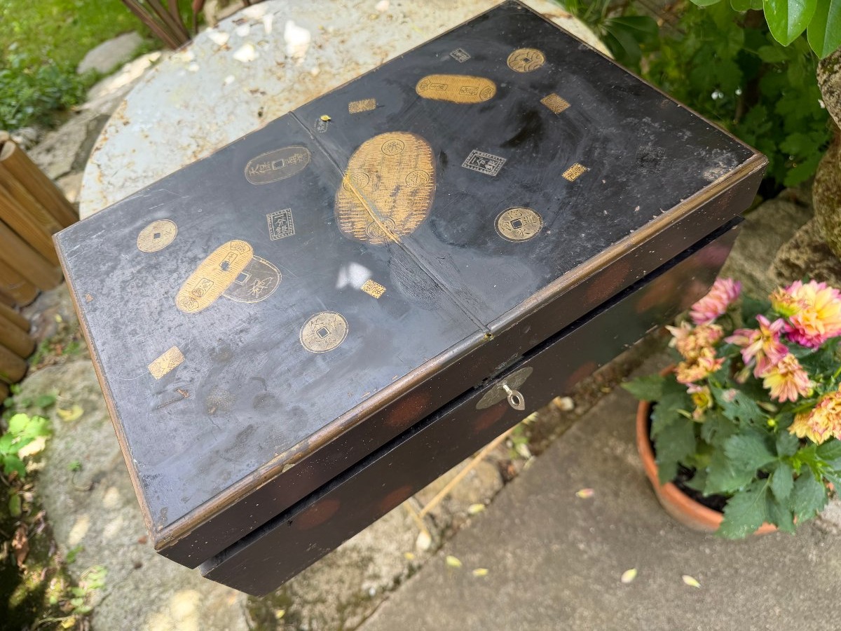 Japanese Black Lacquer Writing Desk Box Decorated With Abstract Motifs, 