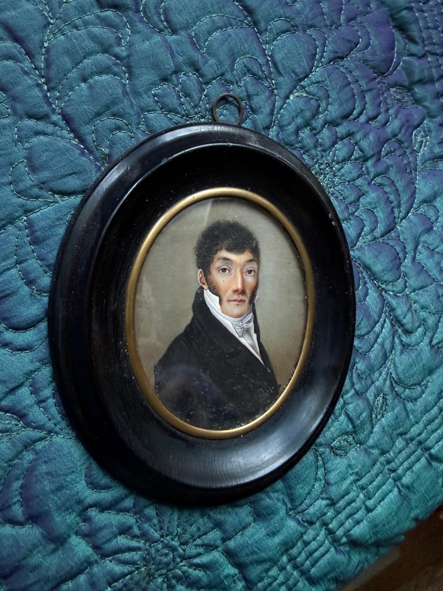 Portrait a la miniature sur ivoire ovale d'époque Louis Philippe d'un Homme  jeune de Qualité-photo-2