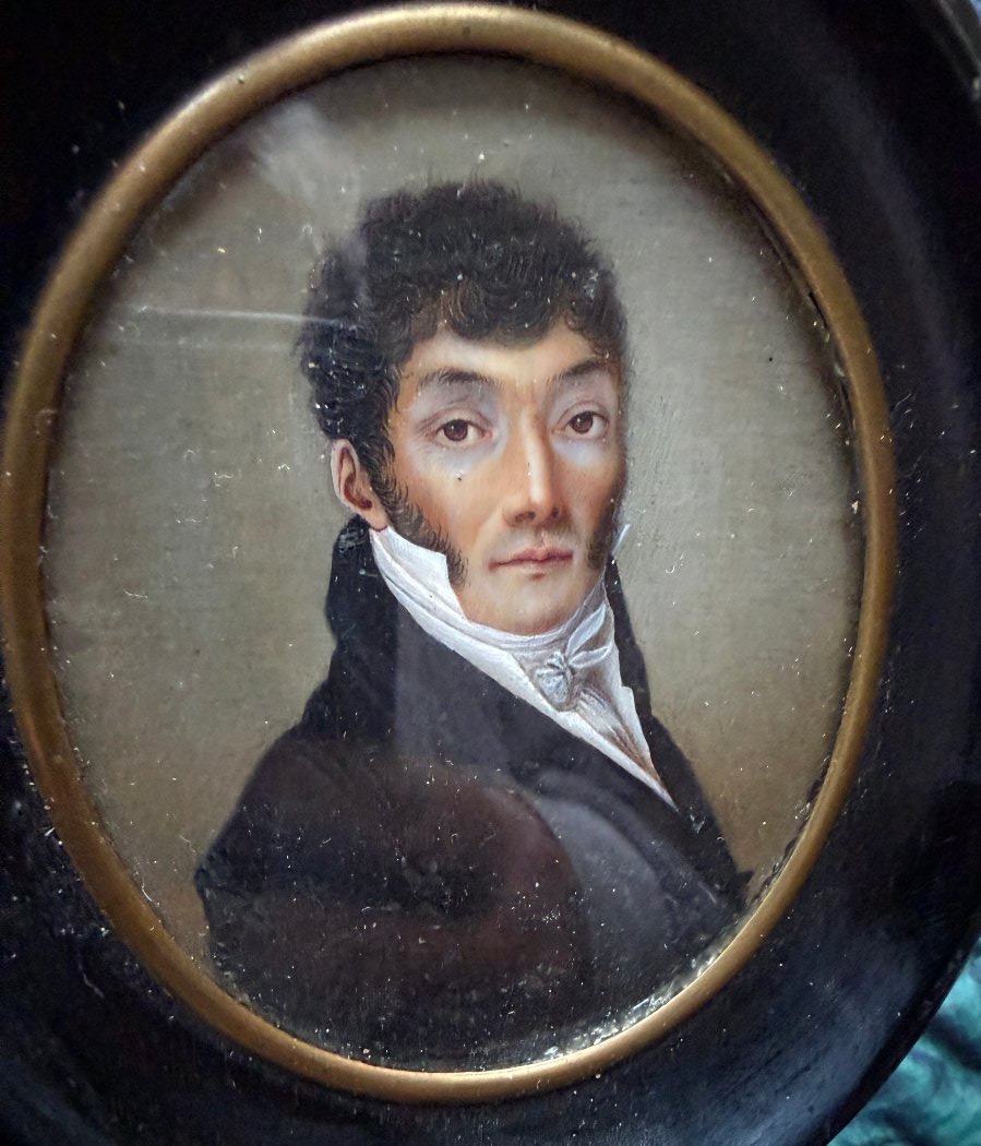 Portrait a la miniature sur ivoire ovale d'époque Louis Philippe d'un Homme  jeune de Qualité-photo-1