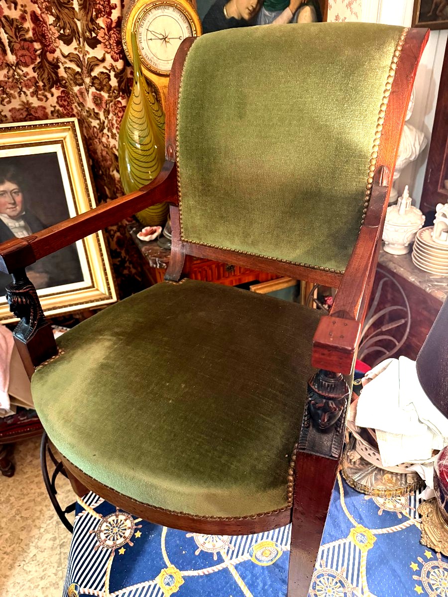Beau fauteuil de bureau "Retour d'Egypte" accotoirs à têtes de sphinges pieds gaines velours -photo-3