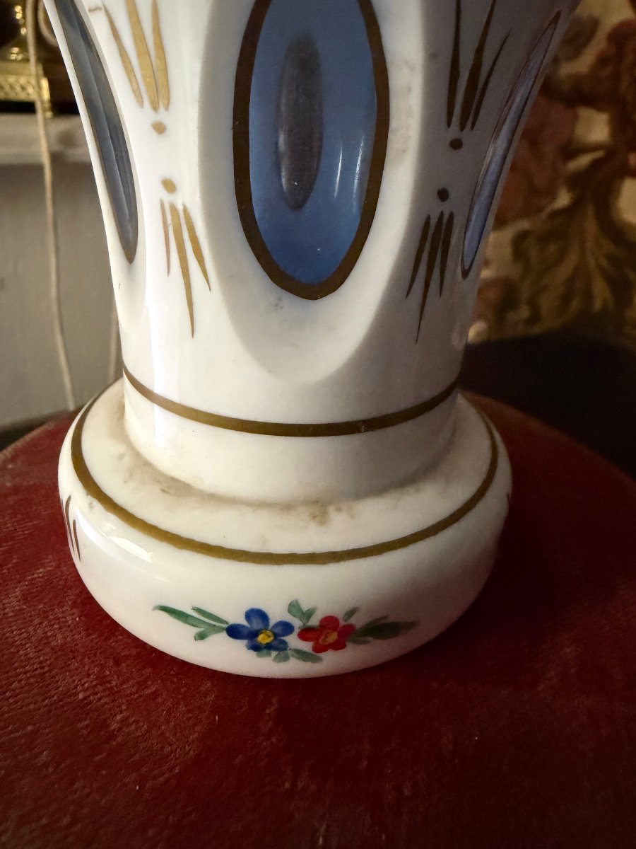 Gobelet  du XIXème opaline blanche  doublée , entaillée et décoré de fleurettes; Louis Philippe-photo-5