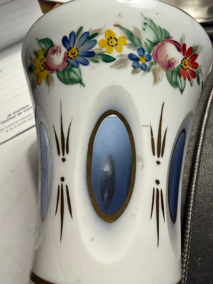 Gobelet  du XIXème opaline blanche  doublée , entaillée et décoré de fleurettes; Louis Philippe-photo-6