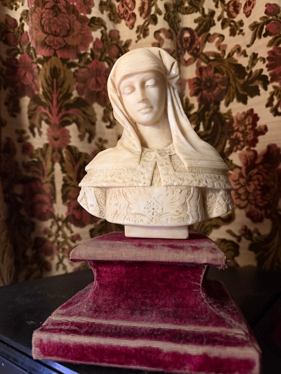 Buste de femme aux cheveux couverts dans l'esprit de la Renaissance Italienne signé Bosio XIXèm