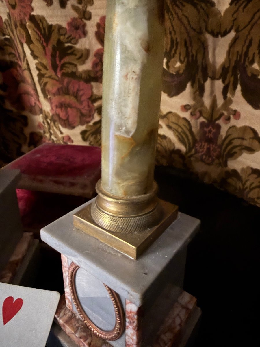 Paire de colonnes socle en marbre différents en piédestal et onyx vert ornementée de bronzes 19-photo-3