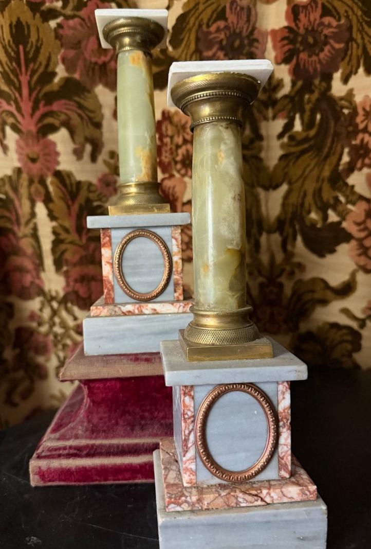 Paire de colonnes socle en marbre différents en piédestal et onyx vert ornementée de bronzes 19
