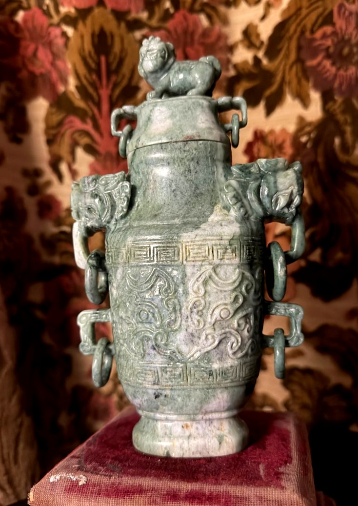 Vase Couvert , jade vert Chinois sculpté d'anneau & chien de fau , anse tête de dragons ,XIXème