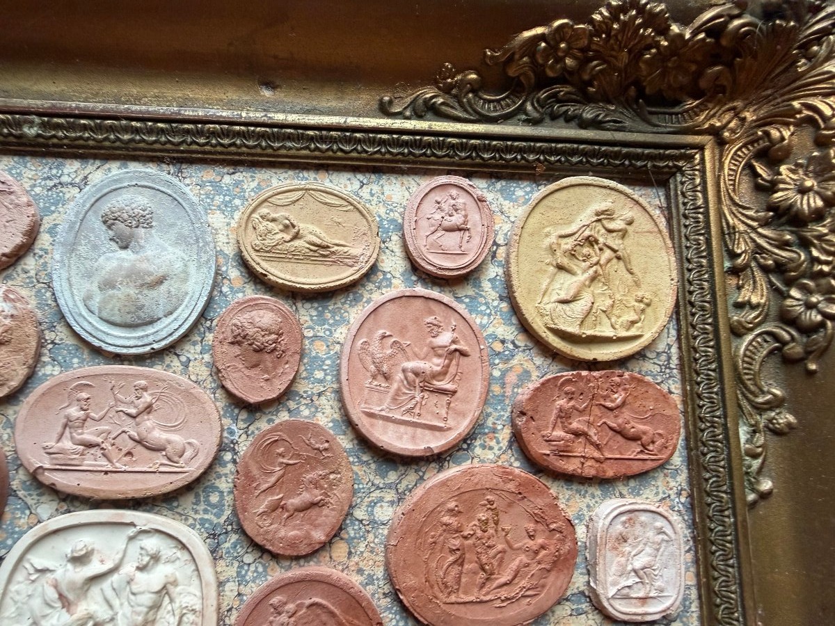 A Beautiful Collection Of Grand Tour Cameos, Framed, Featuring Earth Tones In Various Shades Of 19th-century Tuscany-photo-4