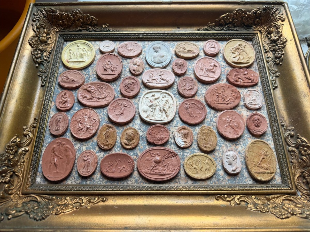 A Beautiful Collection Of Grand Tour Cameos, Framed, Featuring Earth Tones In Various Shades Of 19th-century Tuscany-photo-4