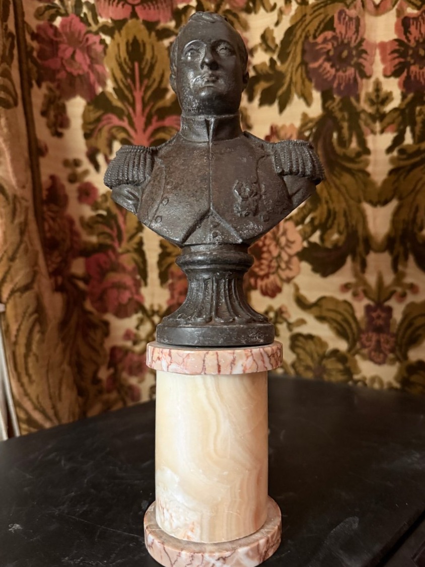 Beau  expressif buste en fonte patinée du Général Bonaparte & colonne en onyx et marbre XIX ème
