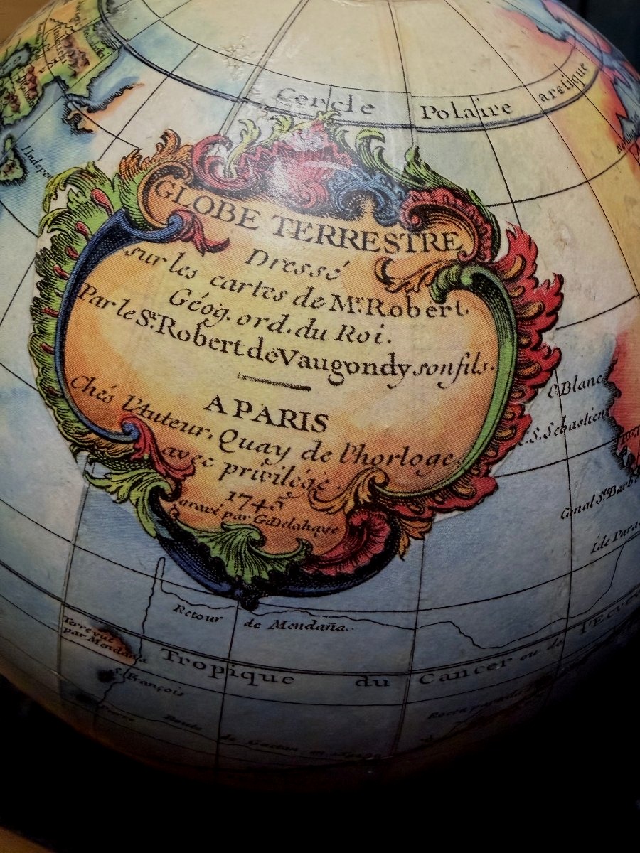 Beau globe Terrestre sur pied colonne sur les cartes de Mr Robert Paris réédition XXèm de 1748.-photo-2