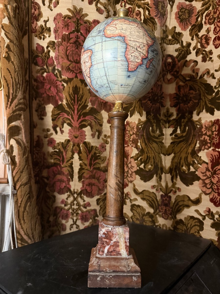 Beau globe Terrestre sur pied colonne sur les cartes de Mr Robert Paris réédition XXèm de 1748.-photo-7
