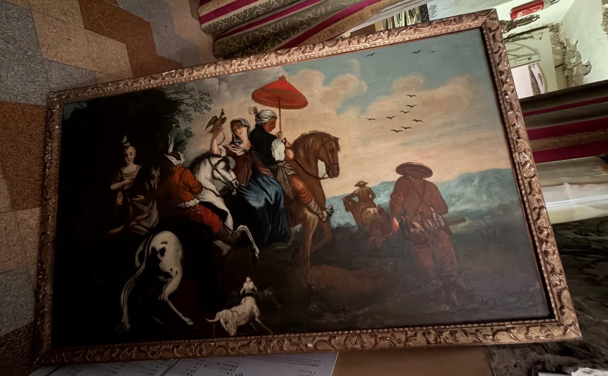 Noble Hunting Scene From The Early 18th Century Featuring A Goshawk; Oil On Canvas, Mounted On A Stretcher And Framed In A Gilded Bérain Frame-photo-3