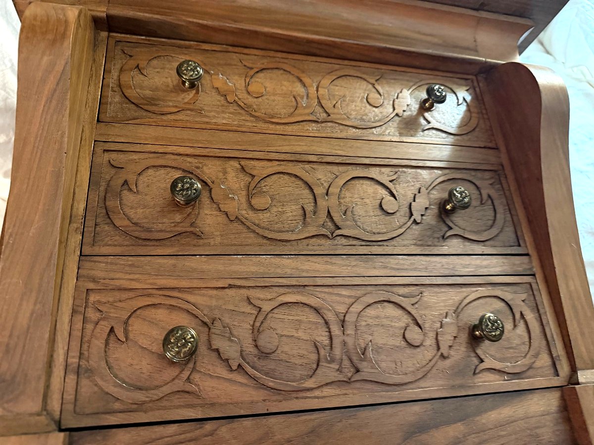 Fraiche et élégante petite maitrise de commode à croces en noyer 4tiroirs façade sculptée XIXèm-photo-2