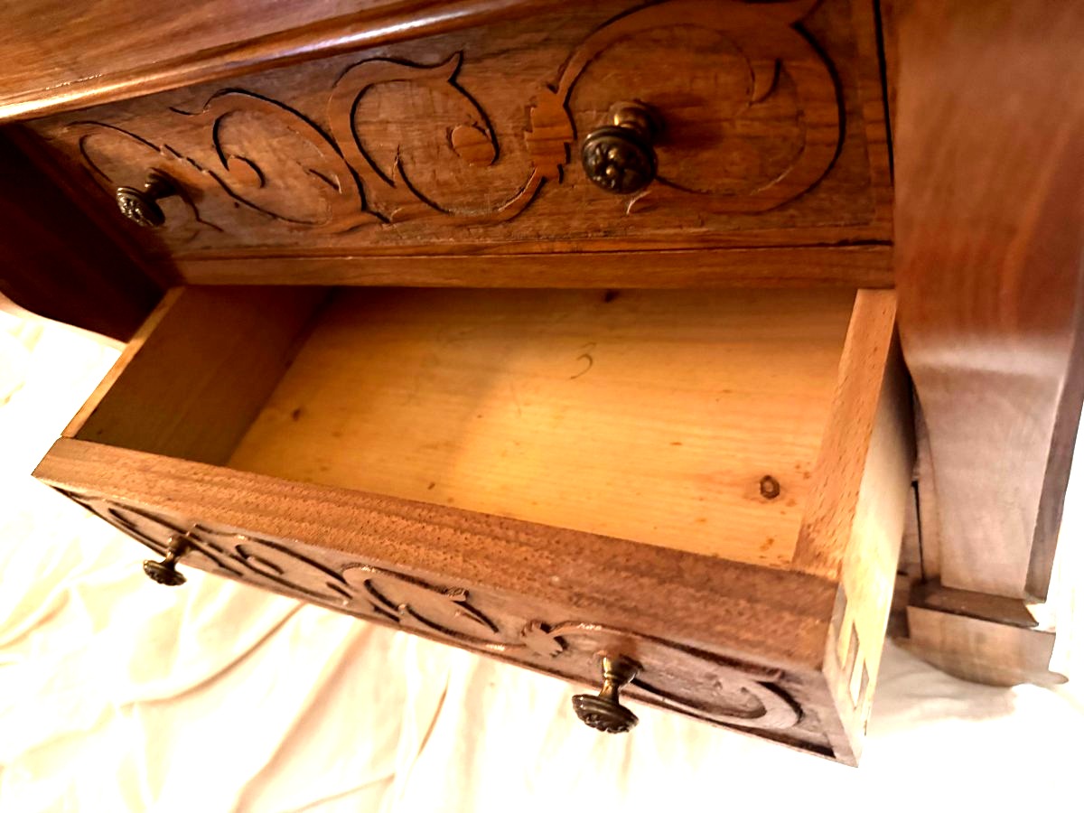 Fraiche et élégante petite maitrise de commode à croces en noyer 4tiroirs façade sculptée XIXèm-photo-4