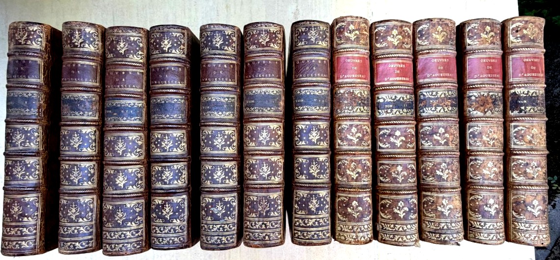Bel ensemble en 12 vol. In. 4 " Oeuvres de M. Le Chancelier d'Aguesseau . A Paris 1759