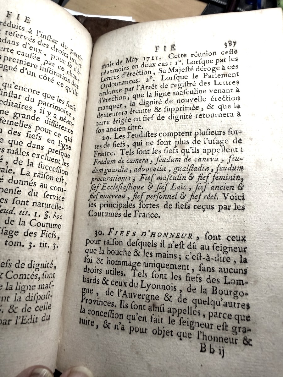 Dictionnaire des Fiefs et autres Droits Seigneuriaux , utiles et honorifiques. A Paris . 1757.-photo-7