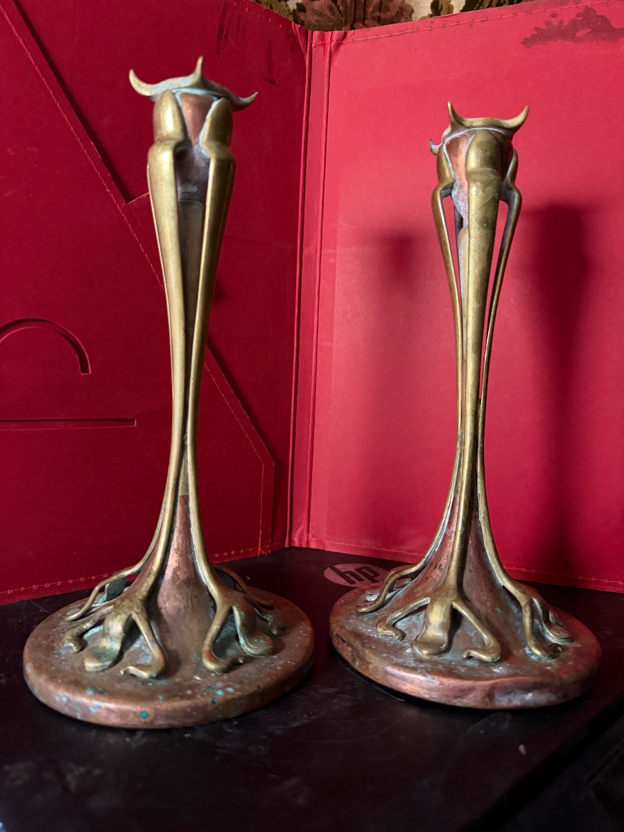Paire de bougeoirs en bronze et cuivre rouge de style "Art Nouveau" de  G.  De Feure 1901