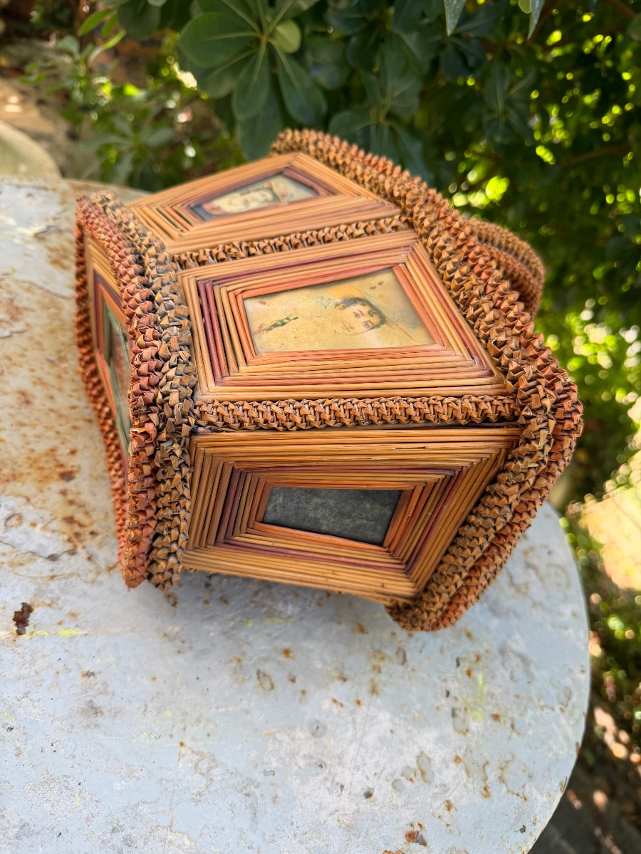 Rare And Beautiful Harvest Basket, Featuring Elegant And Delicate Wickerwork With Images Preserved Under Glass, 19th Century-photo-7