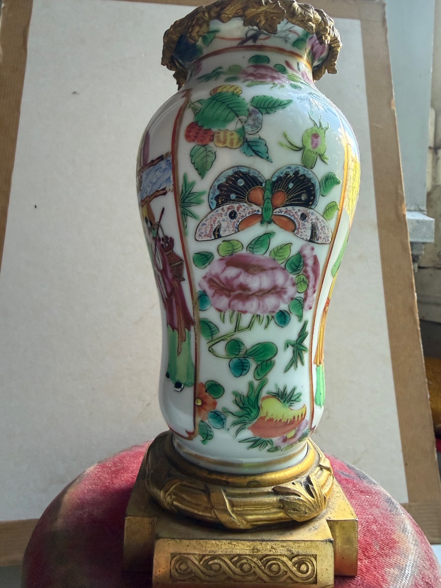  Joli  Vase Canton Famille Verte élégamment décoré monture bronzes dorés soignée ciselée N. III-photo-1