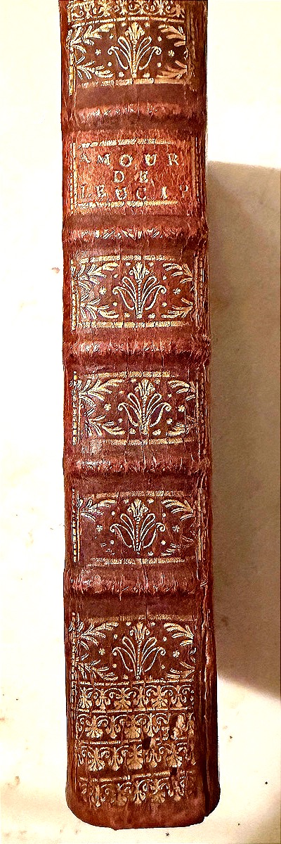  1 Vol. In 12 :"Les Amours de Leucippe et de Clitophon ," trad. du Grec . A  Amsterdam 1733